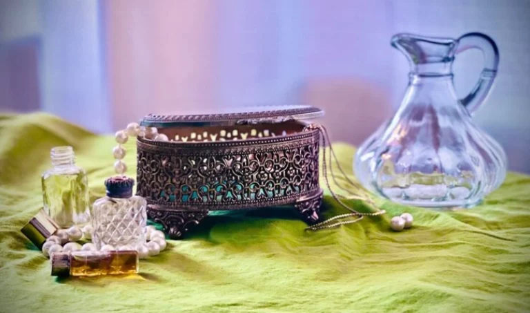 Best Arabian Perfumes for Women Who Love Rich and Elegant Fragrances