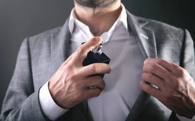 Los mejores perfumes amaderados para hombre: fragancias que definen la masculinidad moderna.
