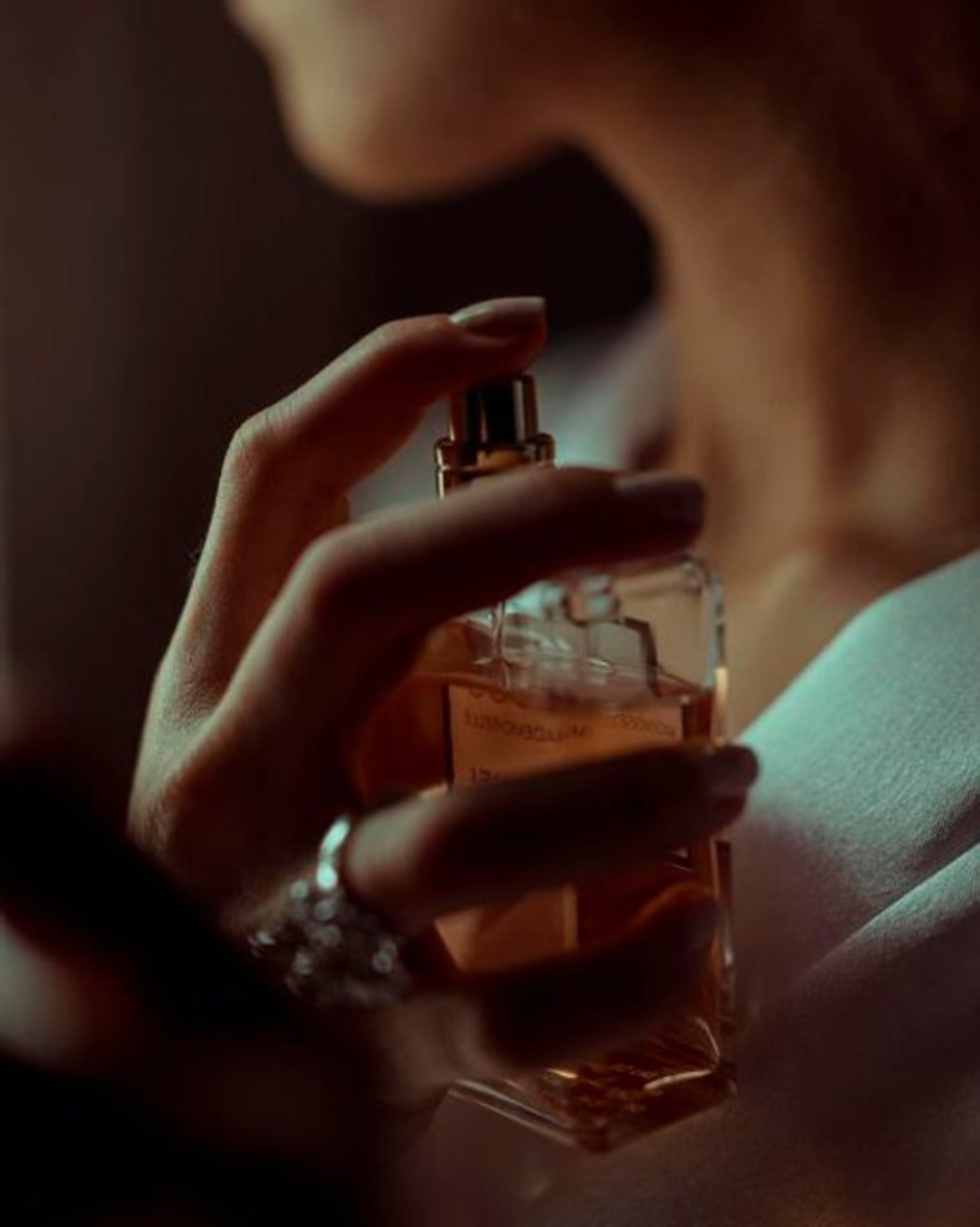 Techniques Used by Perfumers to Enhance Sillage Performance (1)