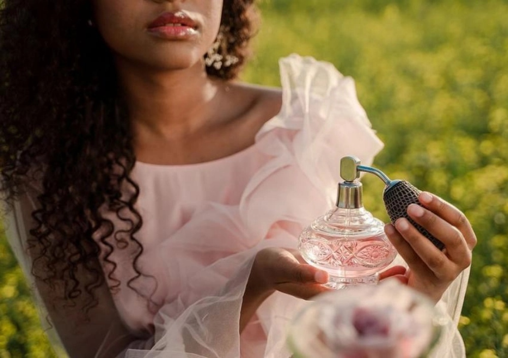 The Guide to Sustainable Perfume Manufacturing: What Eco-Conscious Buyers Want