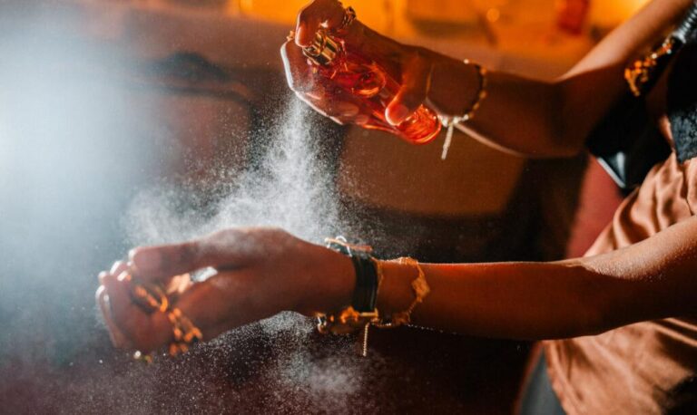 كيفية اختبار ثبات العطر قبل طلبات الكميات الكبيرة