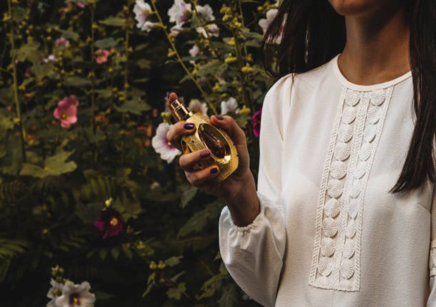 Best Long-Lasting Arabic Perfumes for Men and Women